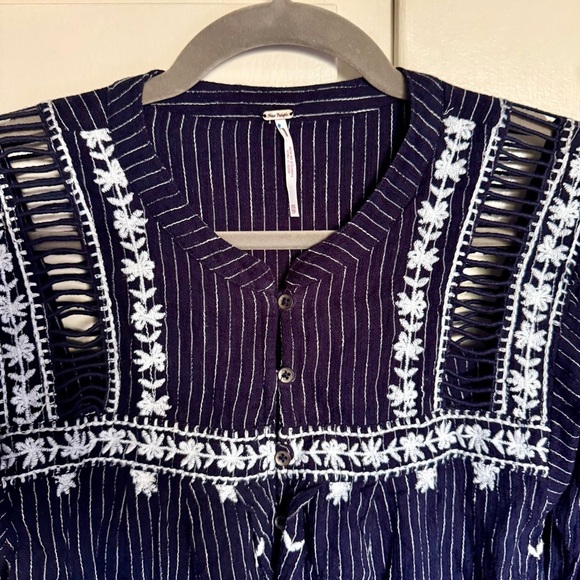 Free People All Roads Lead To You Embroidered Blouse Top Navy White Size XS Boho - Picture 3 of 15